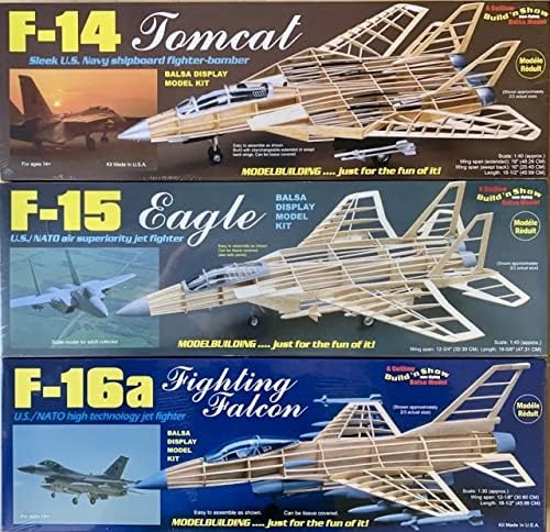 שלושה מטוסי מודל של דור 4 של מטוס קרב אמריקאי מעץ בלסה