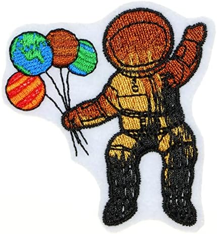 JPT - אסטרונאוט עם כדור הארץ מפלגה צפה של כדור הארץ קריקטורה מאושרת אפליקציה רקומה ברזל/תפור על טלאים תגית לוגו חמוד תיקון על חולצת חלצה כובע בגדים ג'ין.